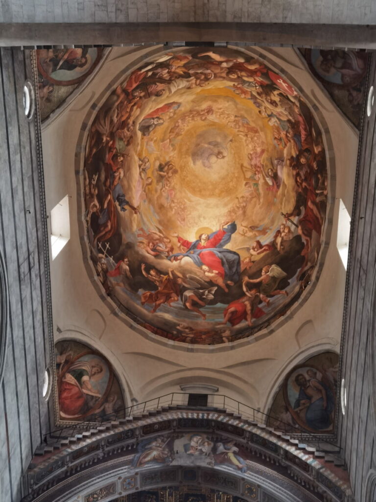 Das Deckengewölbe im Dom zu Pisa