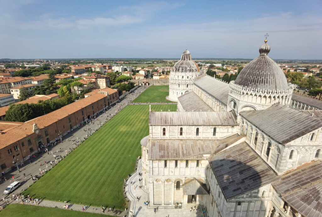 Die Piazza dei Miracoli in Pisa: Hier ist der Schiefe Turm, der Dom, das Baptisterium und der Camposanto Monumentale