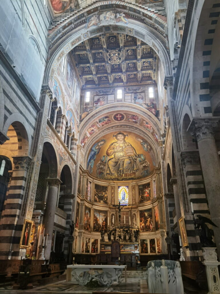 Pisa Dom innen: Der prächtige Altarraum