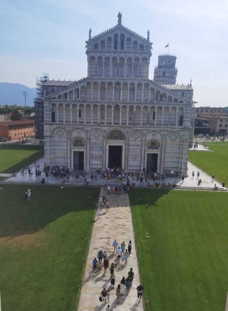 Der Dom zu Pisa - rechts hinten der Schiefe Turm von Pisa