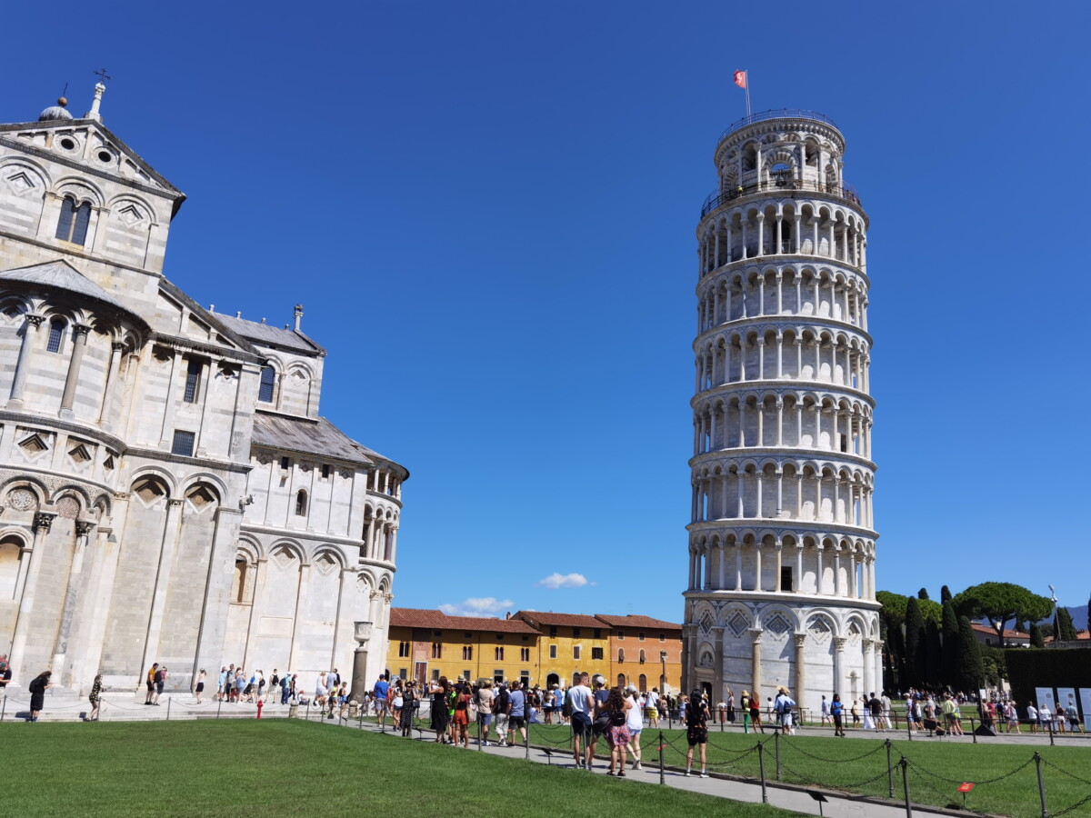 WIE HOCH IST DER SCHIEFE TURM VON PISA?
